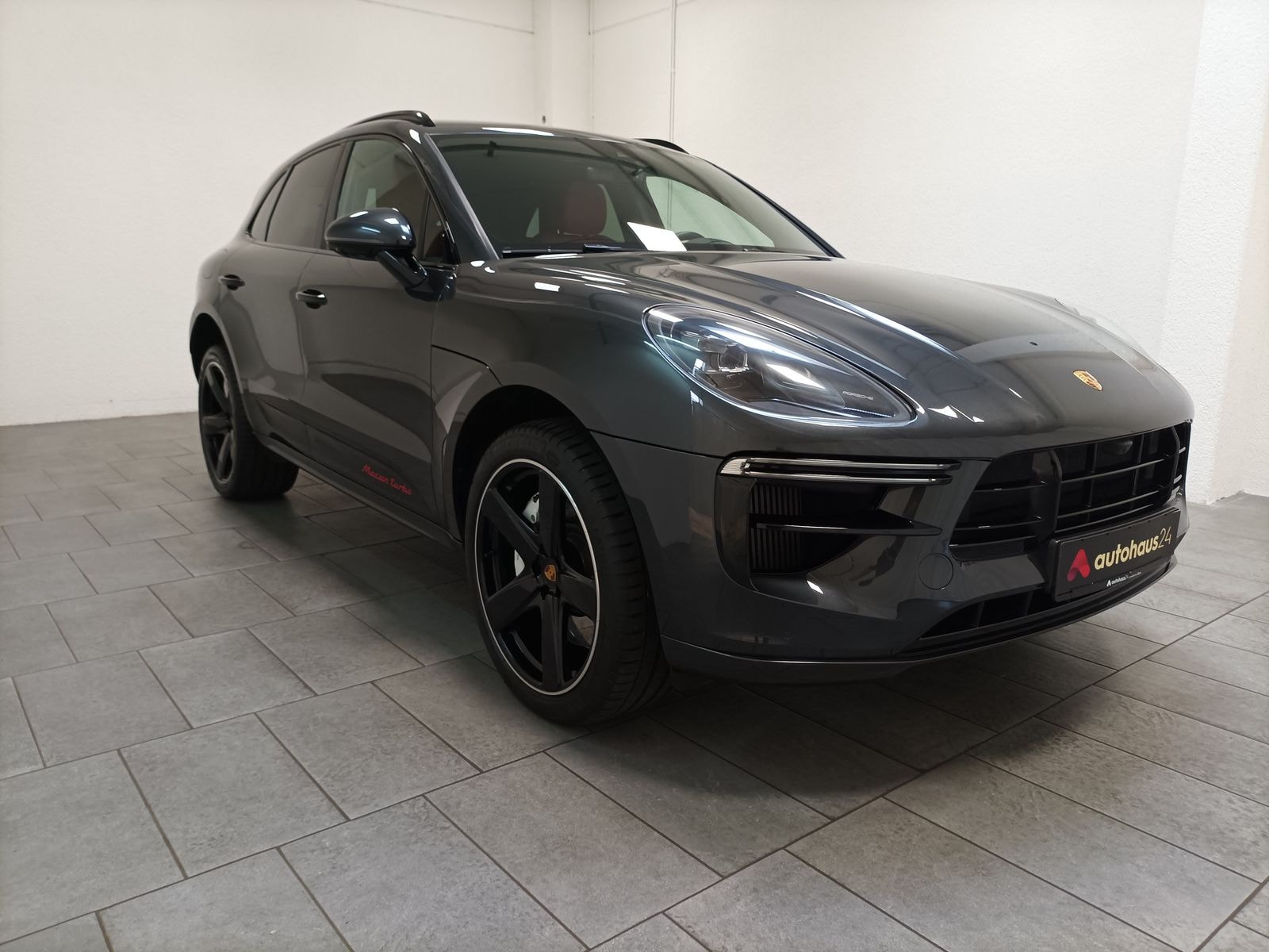 Porsche Macan SUV / Crossover / Geländewagen PORSCHE Macan Turbo Sports Utility Vehicle #1
