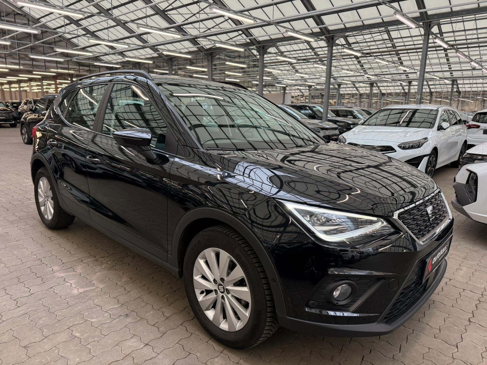 SEAT Arona SUV / Crossover / Geländewagen SEAT Arona 1.0 TSI 81kW Style BEATS DSG Sports Utility Vehicle #1