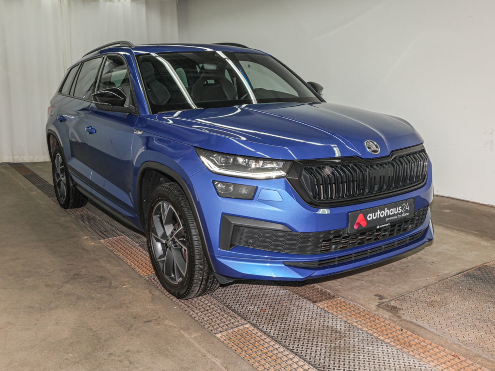 ŠKODA Kodiaq SUV / Crossover / Geländewagen SKODA Kodiaq 2.0 TSI DSG 4x4 SPORTLINE Sports Utility Vehicle #1