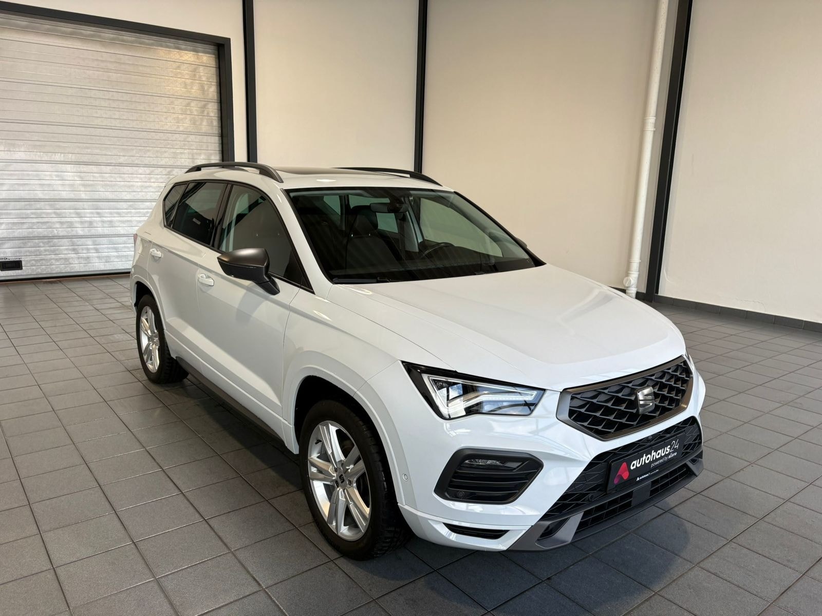 SEAT Ateca SUV / Crossover / Geländewagen SEAT Ateca 2.0 TSI 140kW FR 4Drive DSG Sports Utility Vehicle #1