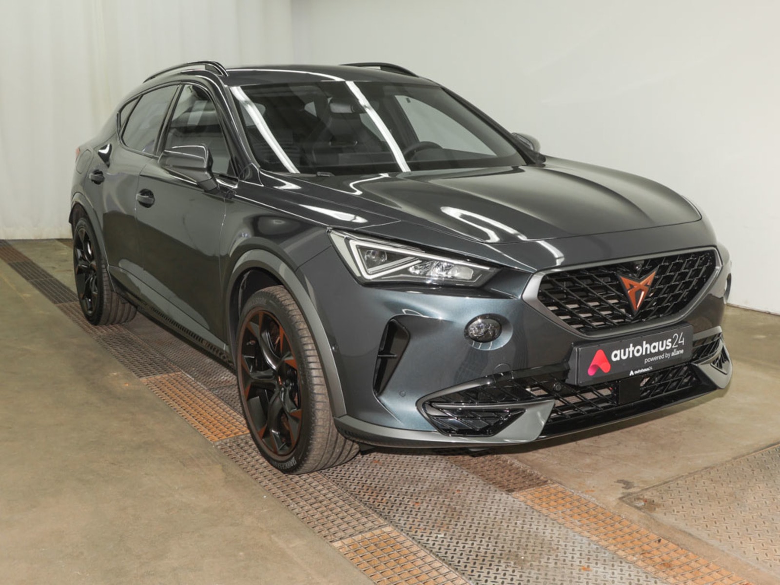 CUPRA Formentor SUV / Crossover / Geländewagen CUPRA Formentor 1.4 e-HYBRID 180kW VZ DSG Sports Utility Vehicle #1