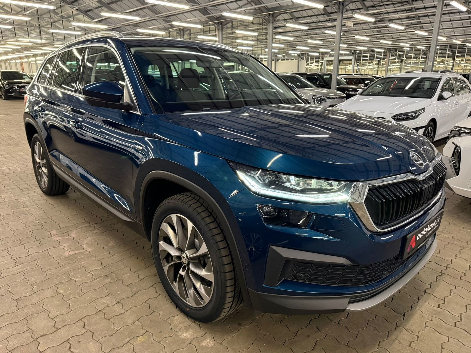 ŠKODA Kodiaq SUV / Crossover / Geländewagen SKODA Kodiaq 2.0l TSI DSG 4x4 CLEVER Sports Utility Vehicle #1