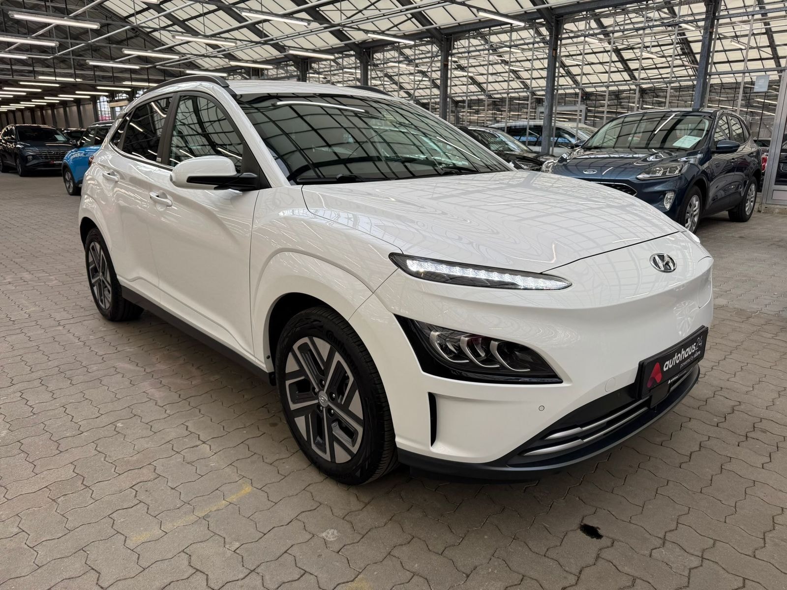 Hyundai Kona SUV / Crossover / Geländewagen HYUNDAI Kona ELEKTRO 150kW Sports Utility Vehicle #1