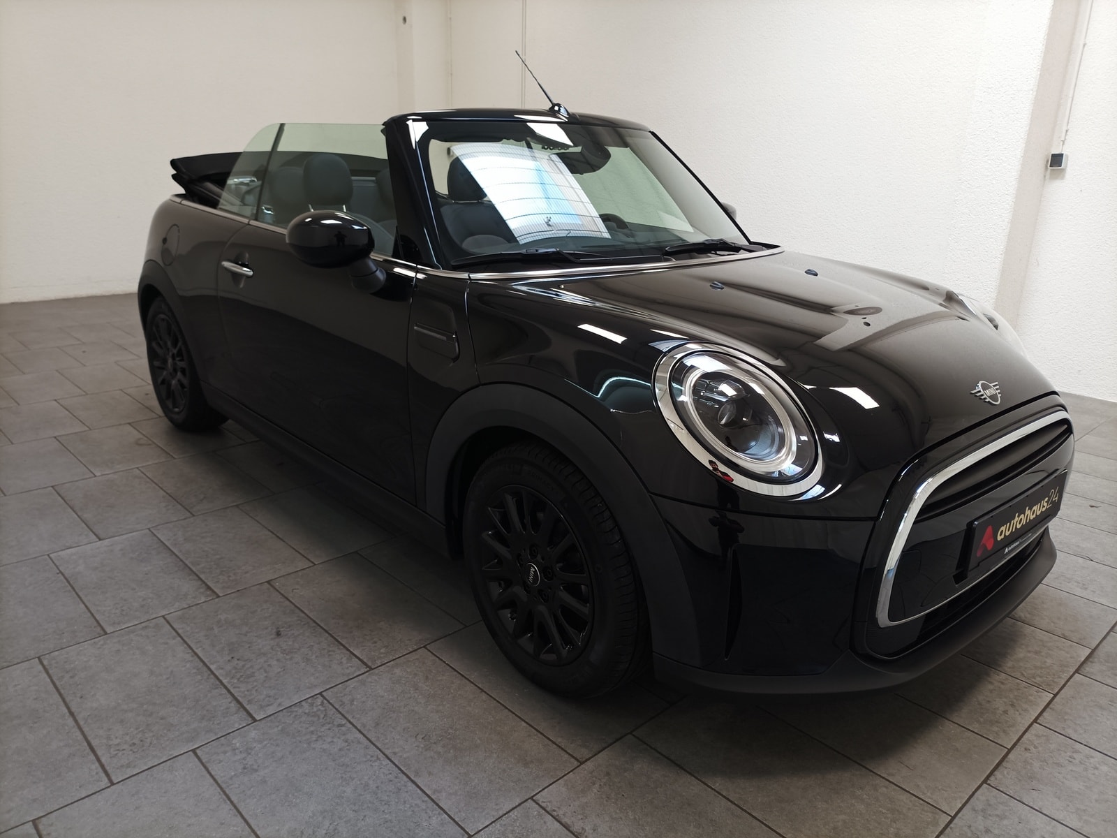 MINI Cabrio Cabrio / Roadster MINI MINI One Cabrio Essential Trim Cabriolet #1