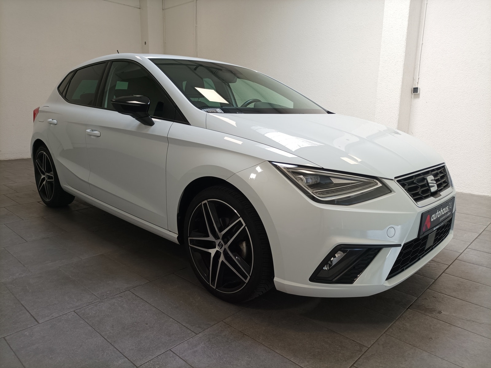 SEAT Ibiza Limousine SEAT Ibiza 1.0 TSI 81kW FR Schräghecklimousine #1
