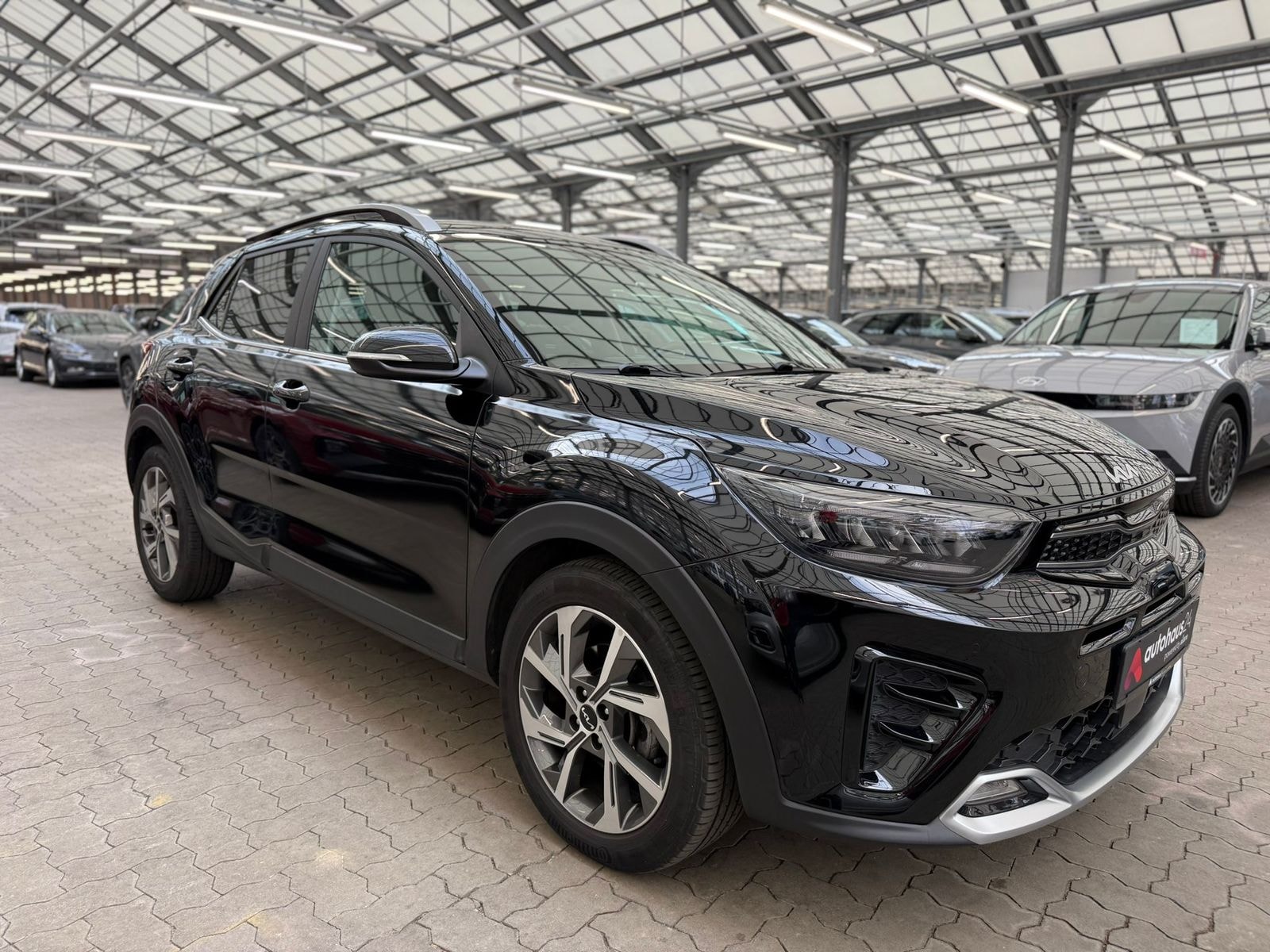 Kia Stonic SUV / Crossover / Geländewagen KIA Stonic 1.0 T-GDI 120 GT Line DCT7 Sports Utility Vehicle #1