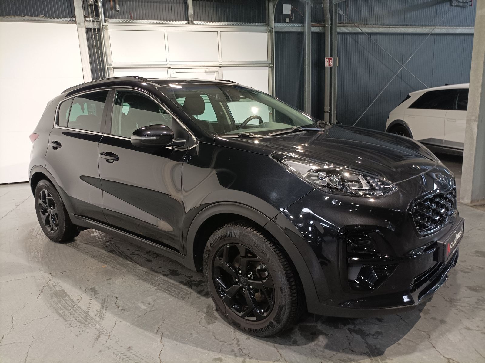 Kia Sportage SUV / Crossover / Geländewagen KIA Sportage 1.6 T-GDI DCT 4WD Black Edition Sports Utility Vehicle #1