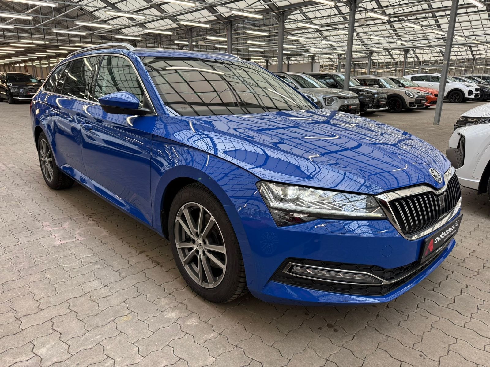 ŠKODA Superb Kombi SKODA Superb 2.0 TDI SCR DSG PREMIUM EDITION Combi Kombi #1