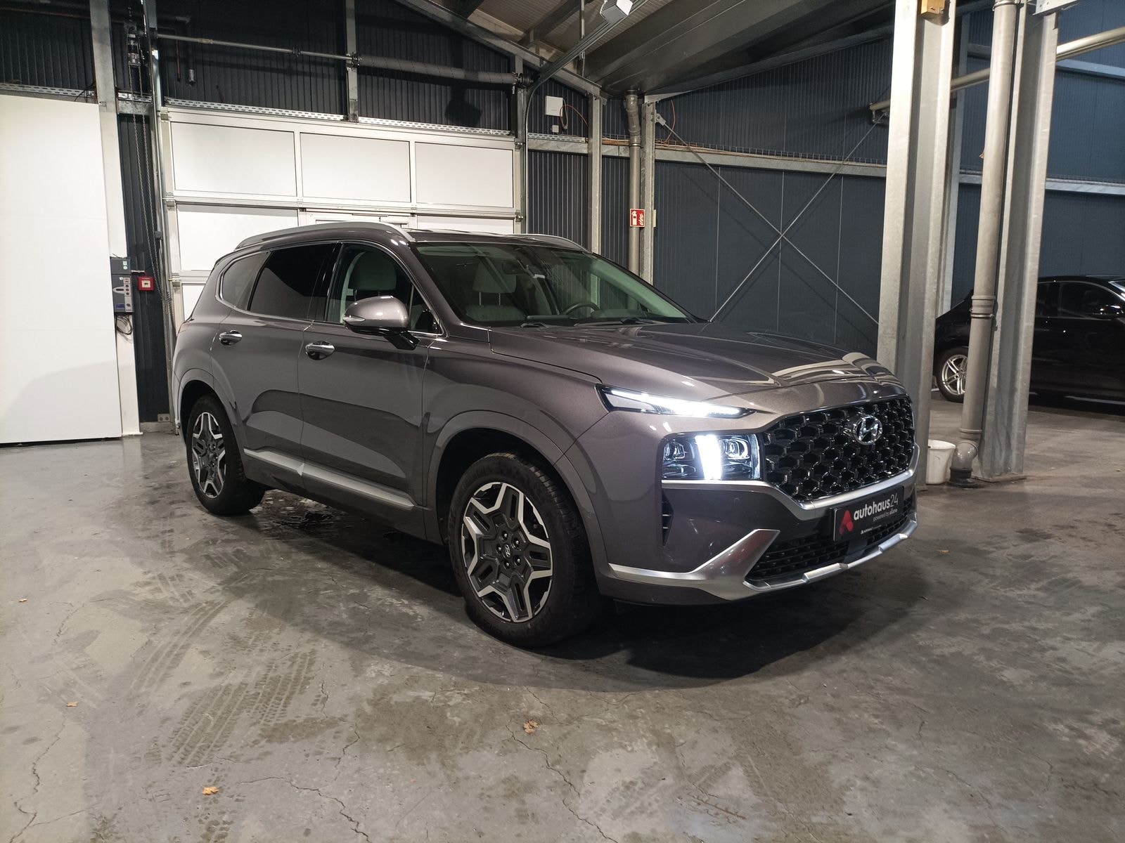 Hyundai Santa Fe SUV / Crossover / Geländewagen HYUNDAI Santa Fe 1.6 T-GDI Hybrid Signature 2WD Auto Sports Utility Vehicle #1