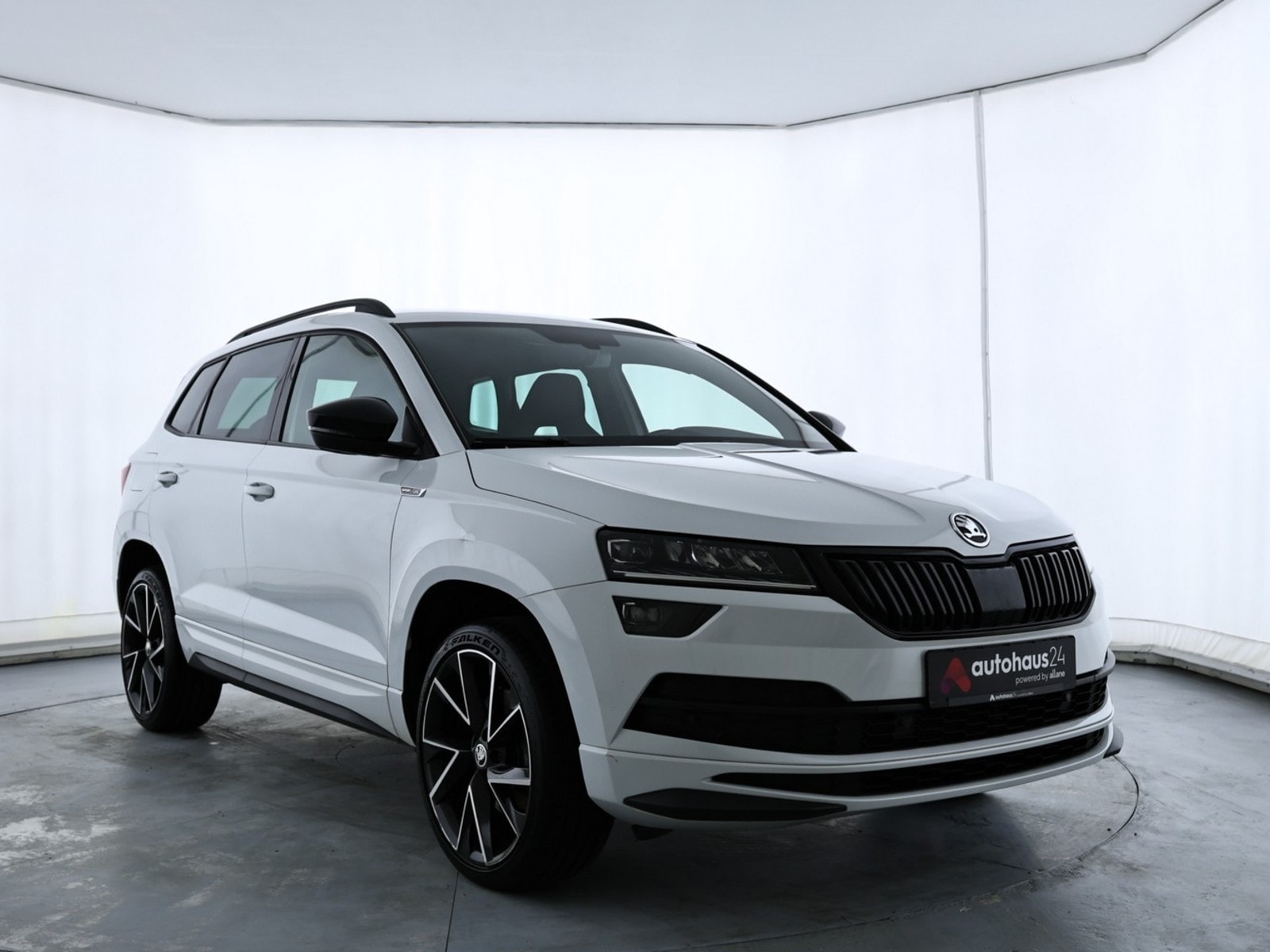 ŠKODA Karoq SUV / Crossover / Geländewagen SKODA Karoq 1.5 TSI ACT DSG SPORTLINE Sports Utility Vehicle #1
