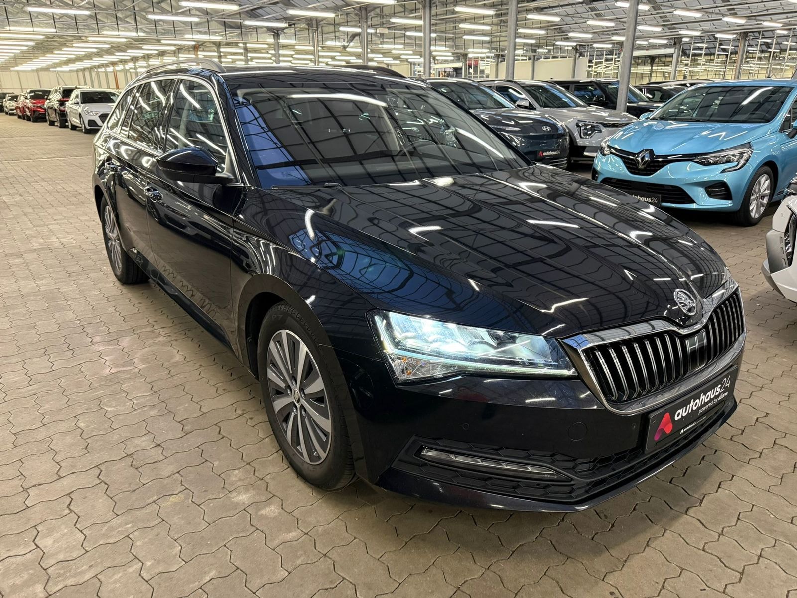 ŠKODA Superb Kombi SKODA Superb 2.0 TDI SCR 147kW DSG AMBITION COMBI Kombi #1