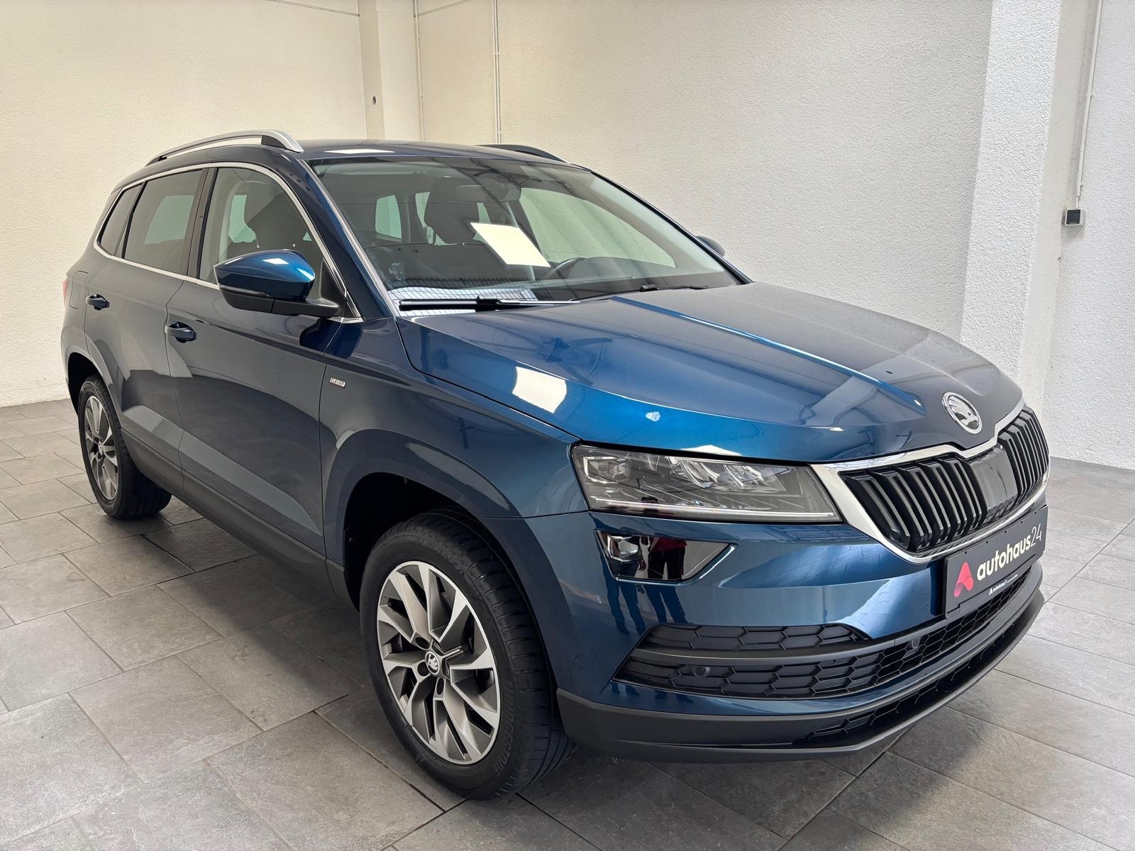 ŠKODA Karoq SUV / Crossover / Geländewagen SKODA Karoq 1.0l TSI CLEVER Sports Utility Vehicle #1