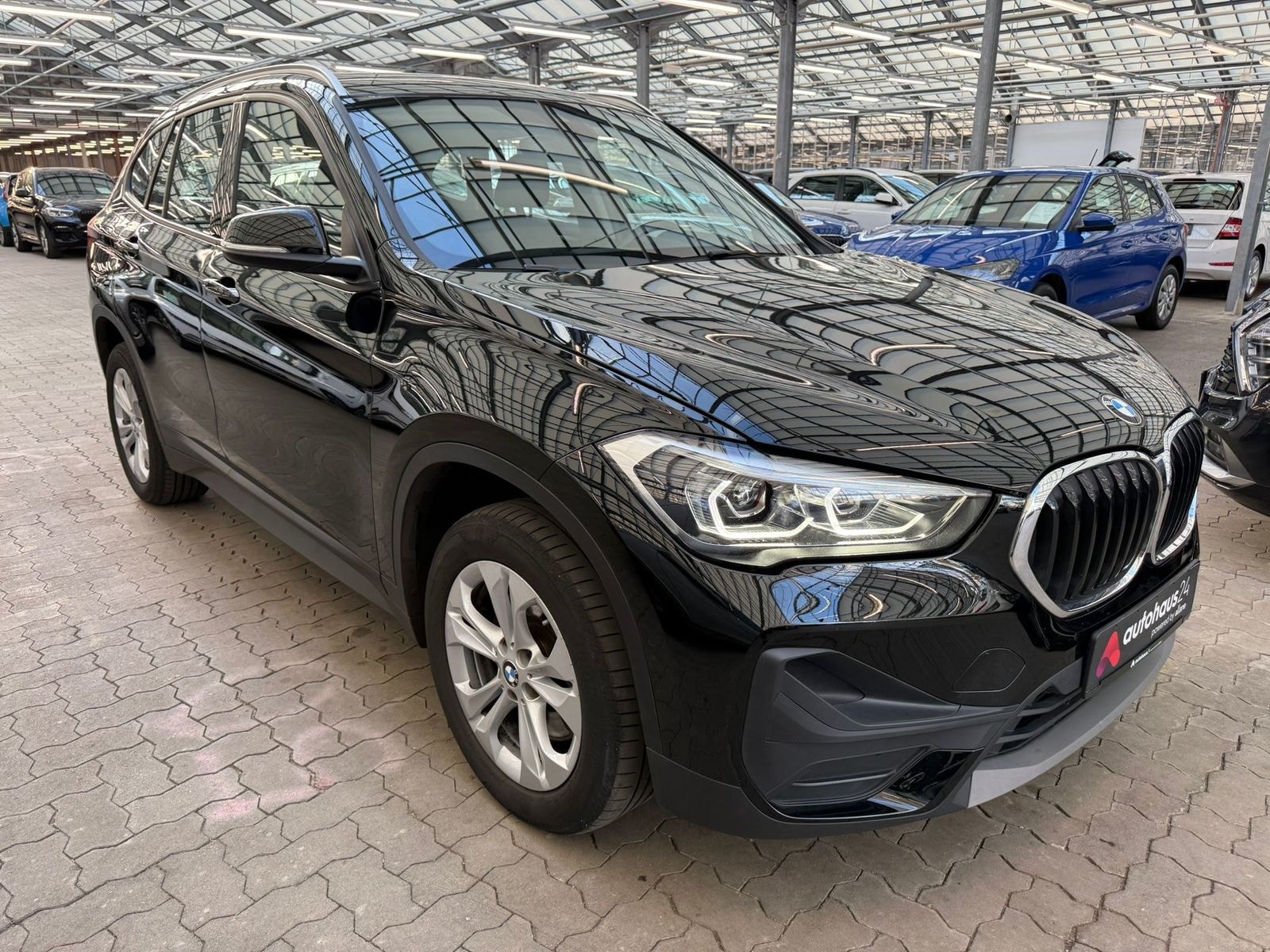 BMW X1 SUV / Crossover / Geländewagen BMW X1 sDrive20d Advantage Steptronic Sports Utility Vehicle #1