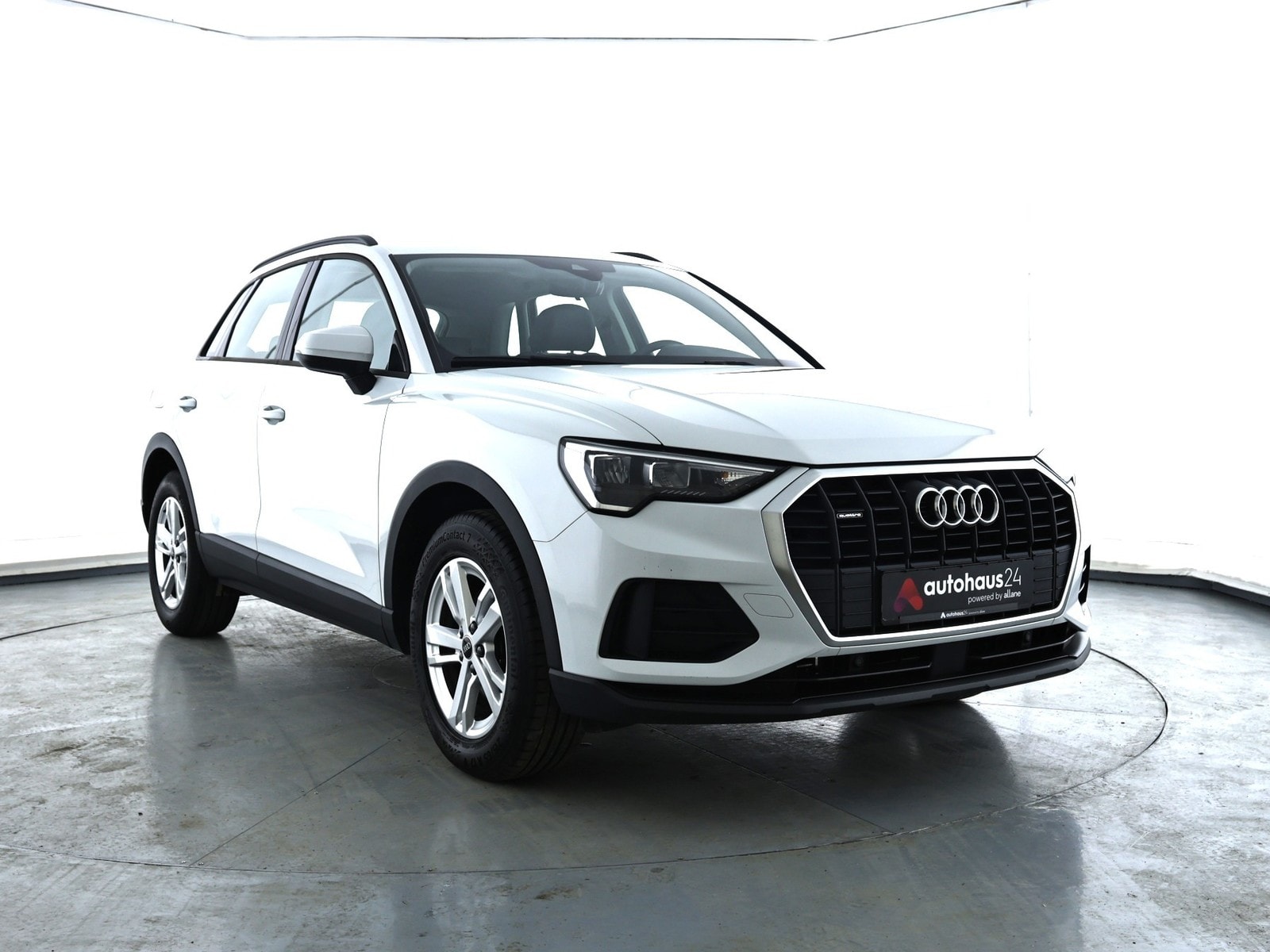 Audi Q3 SUV / Crossover / Geländewagen AUDI Q3 35 TDI quattro S tronic Sports Utility Vehicle #1