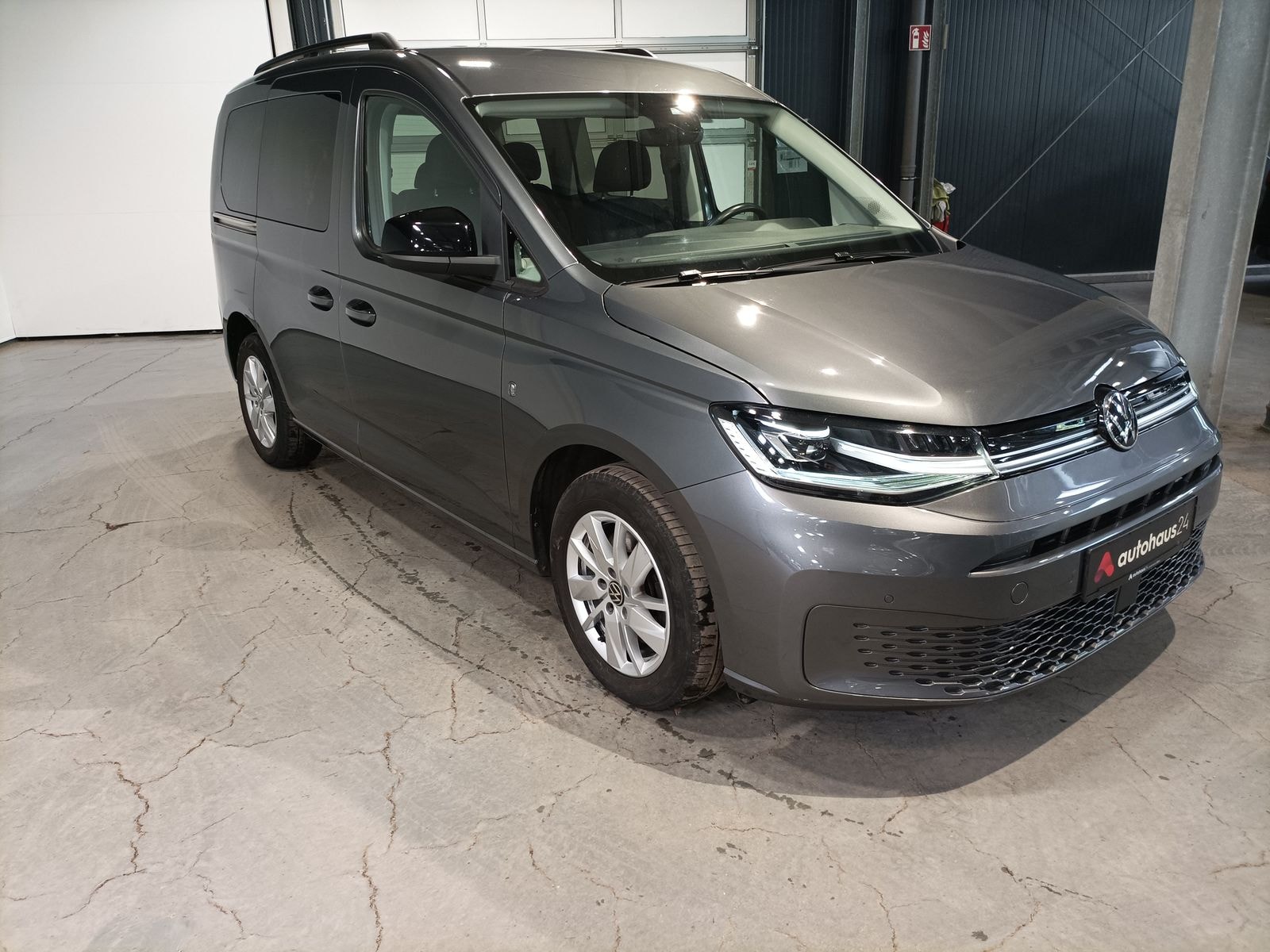 Volkswagen Caddy Kleinbus / Van VOLKSWAGEN Caddy 2,0TDI 90kW BMT Life Kompaktvan #1