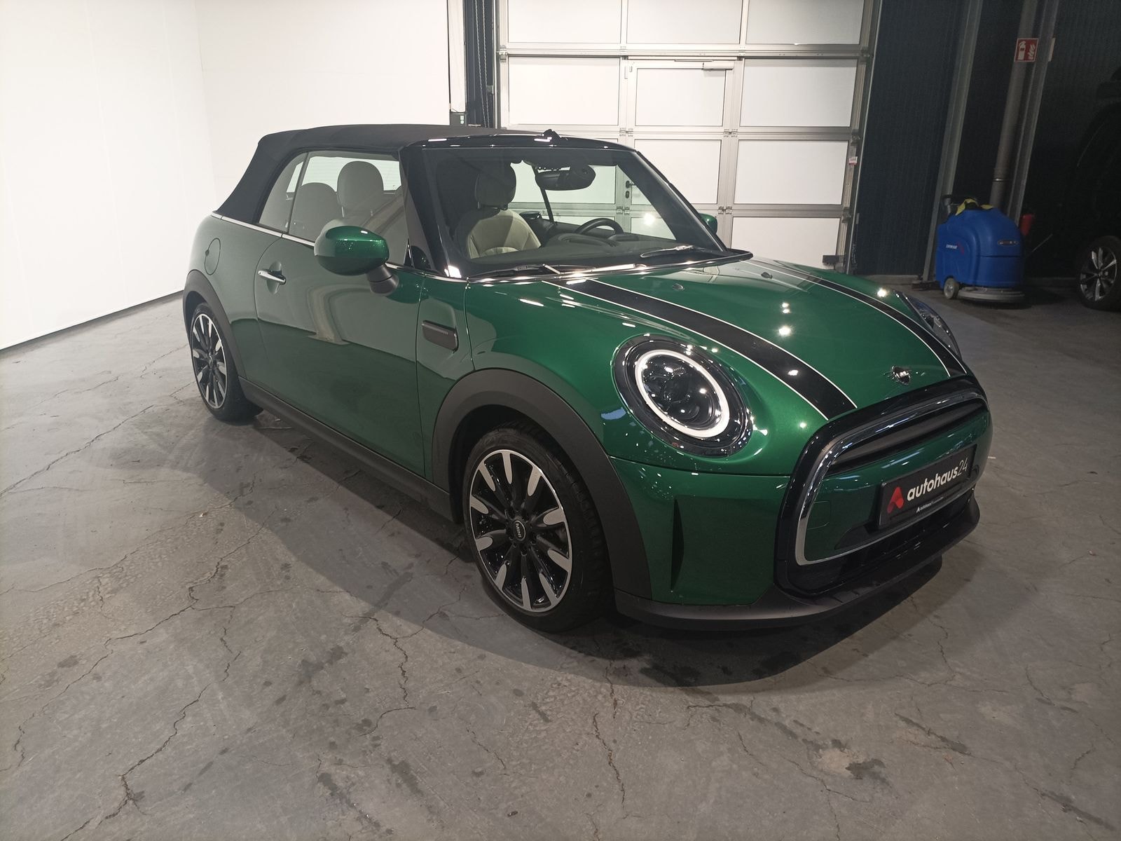 MINI Cabrio Cabrio / Roadster MINI MINI Cooper Cabrio Classic Trim Cabriolet #1