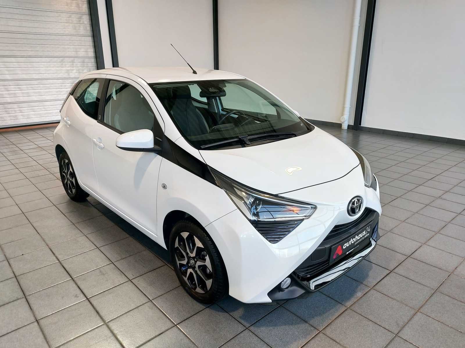 Toyota AYGO Limousine TOYOTA AYGO 1,0-l-VVT-i Team Deutschland x-shift Kleinstwagen #1