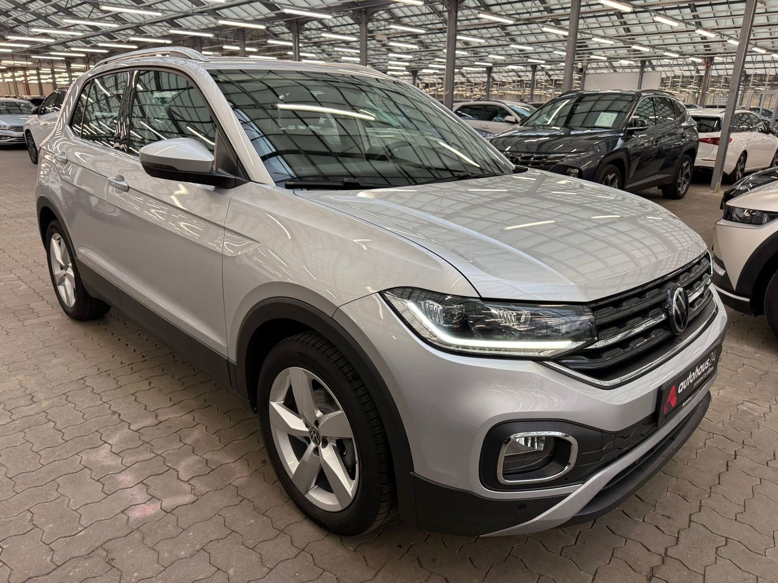 Volkswagen T-Cross SUV / Crossover / Geländewagen VOLKSWAGEN T-Cross 1.5 TSI OPF DSG Style Sports Utility Vehicle #1