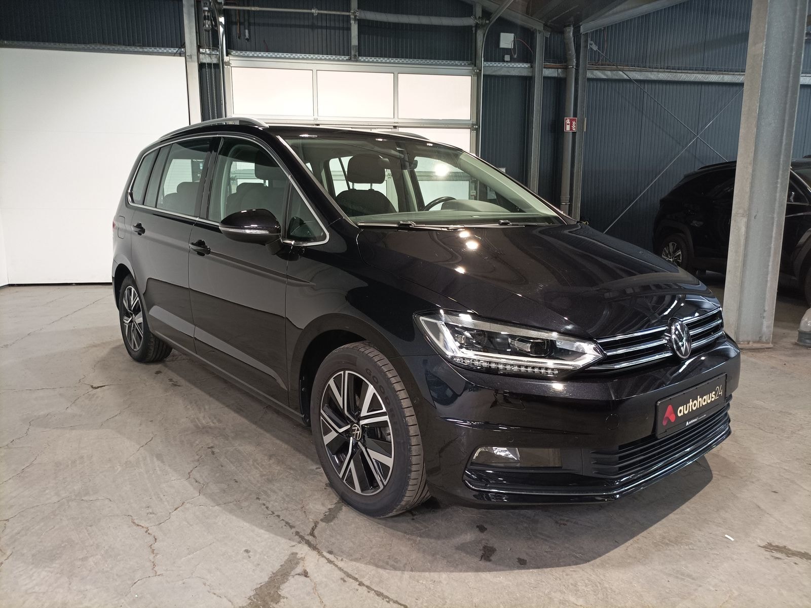 Volkswagen Touran Kleinbus / Van VOLKSWAGEN Touran 2.0 TDI SCR DSG Highline Kompaktvan #1