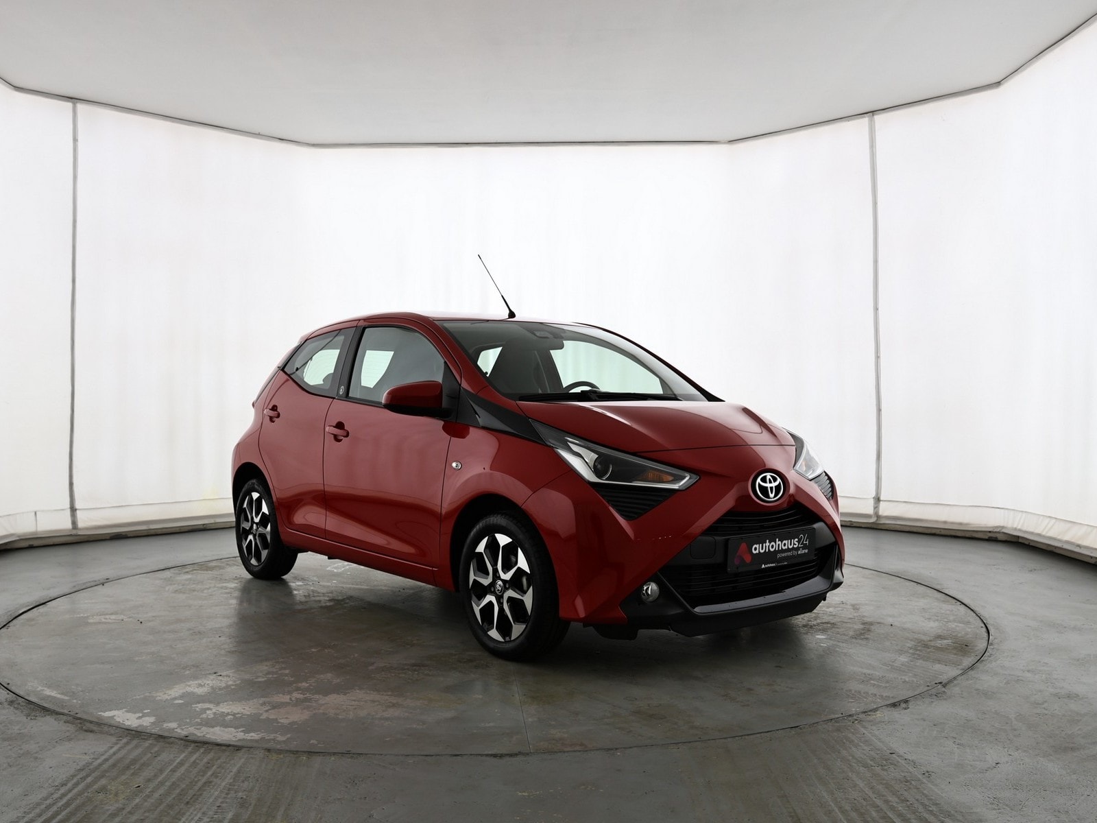 Toyota AYGO Schräghecklimousine TOYOTA AYGO 1,0-l-VVT-i Team Deutschland x-shift Kleinstwagen #1