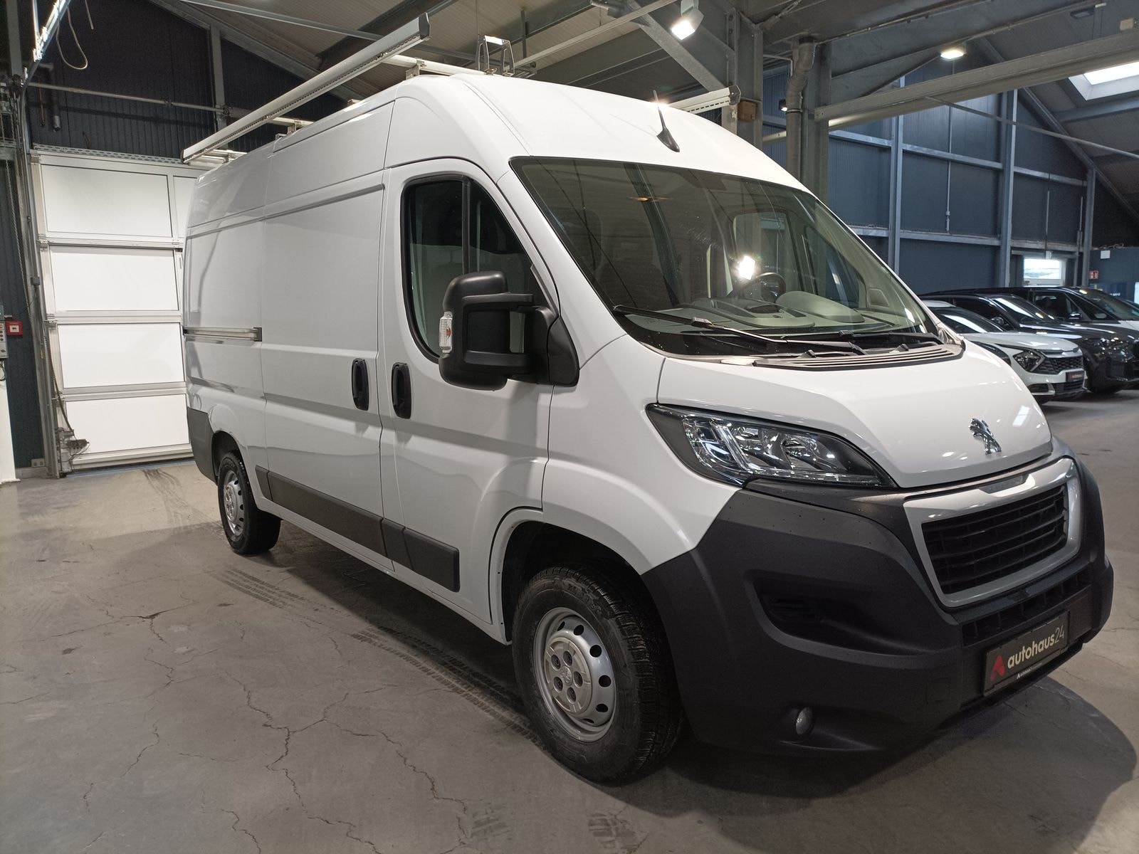 Peugeot Boxer Transporter PEUGEOT Boxer 335 L2H2 2.2BLUEHDI 121KW Pro Kastenwagen #1