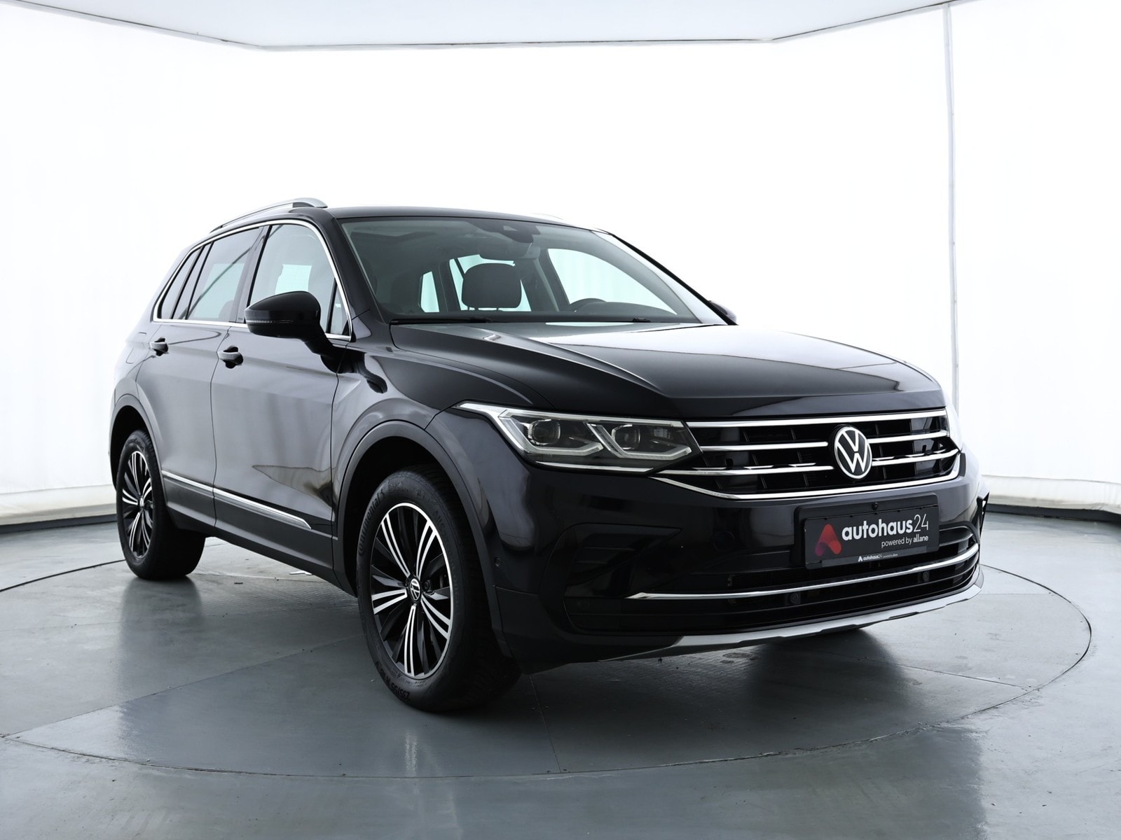 Volkswagen Tiguan SUV / Crossover / Geländewagen VOLKSWAGEN Tiguan 1.4 eHybrid OPF DSG Elegance Sports Utility Vehicle #1