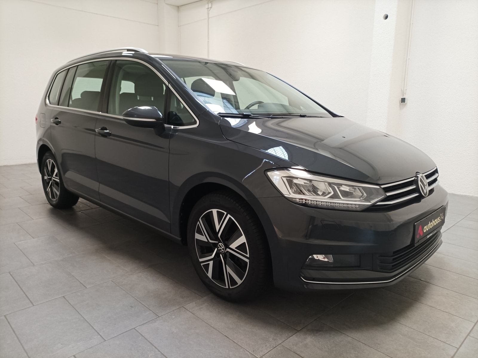 Volkswagen Touran Kleinbus / Van VOLKSWAGEN Touran 2.0 TDI SCR DSG Highline Kompaktvan #1