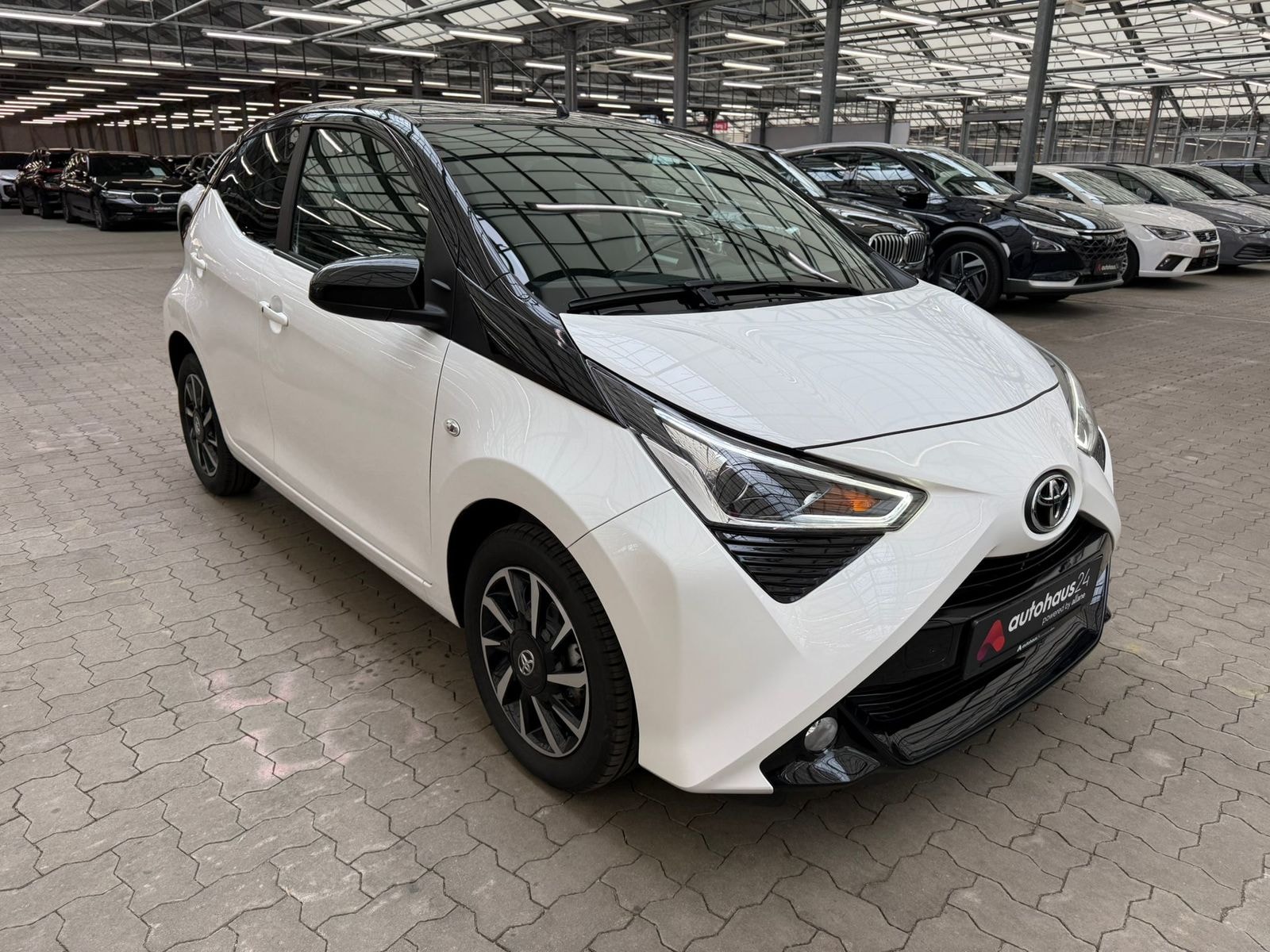 Toyota AYGO Schräghecklimousine TOYOTA AYGO 1,0-l-VVT-i x-final x-shift Kleinstwagen #1