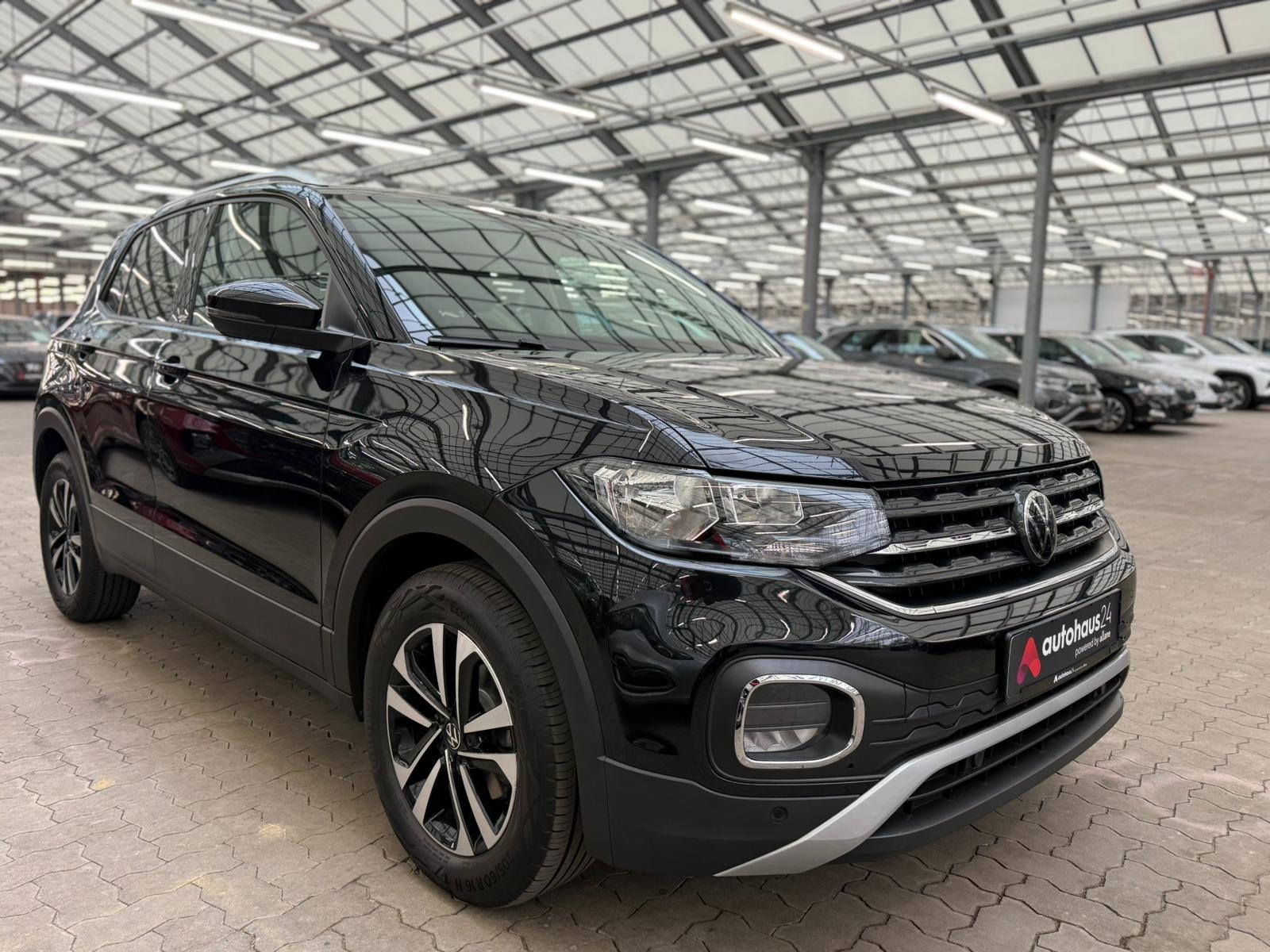 Volkswagen T-Cross SUV / Crossover / Geländewagen VOLKSWAGEN T-Cross 1.0 TSI OPF 81 kW DSG UNITED Sports Utility Vehicle #1