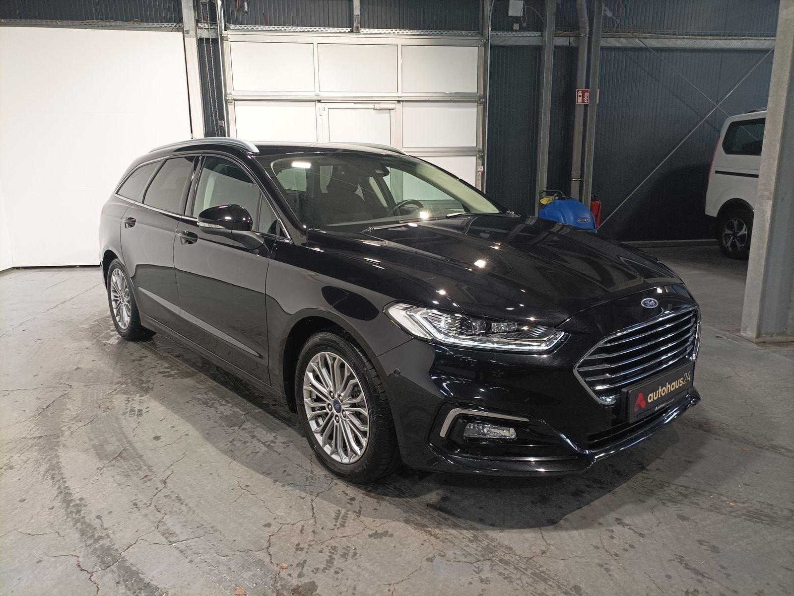 Ford Mondeo Kombi FORD Mondeo 2,0 Hybrid Titanium Automatik Turnier Kombi #1