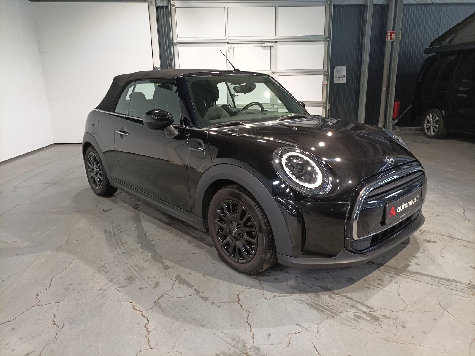 MINI Cabrio Cabrio / Roadster MINI MINI One Cabrio Essential Trim Cabriolet #1