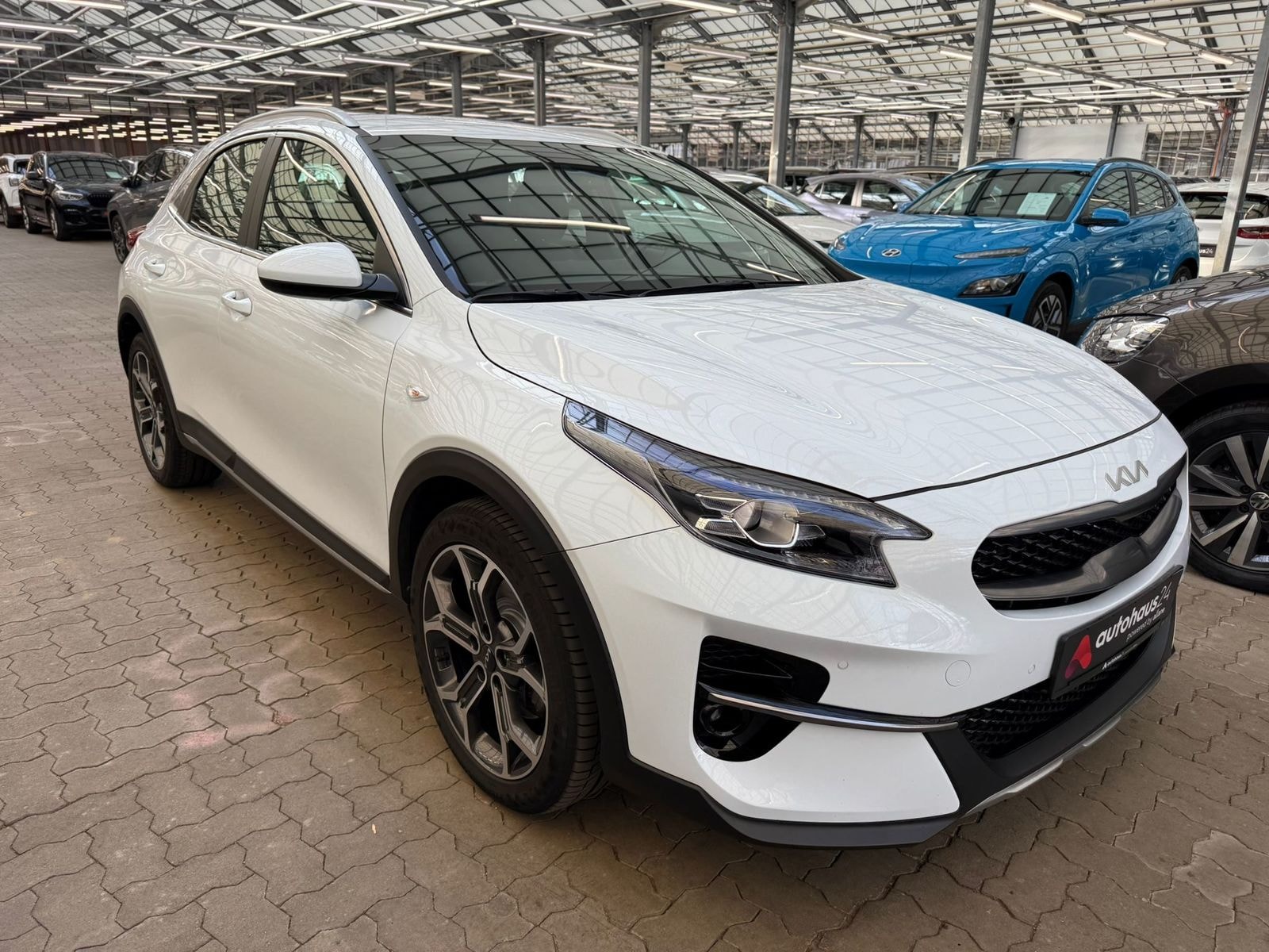 Kia XCeed SUV / Crossover / Geländewagen KIA XCeed 1.5 T-GDI Vision Sports Utility Vehicle #1