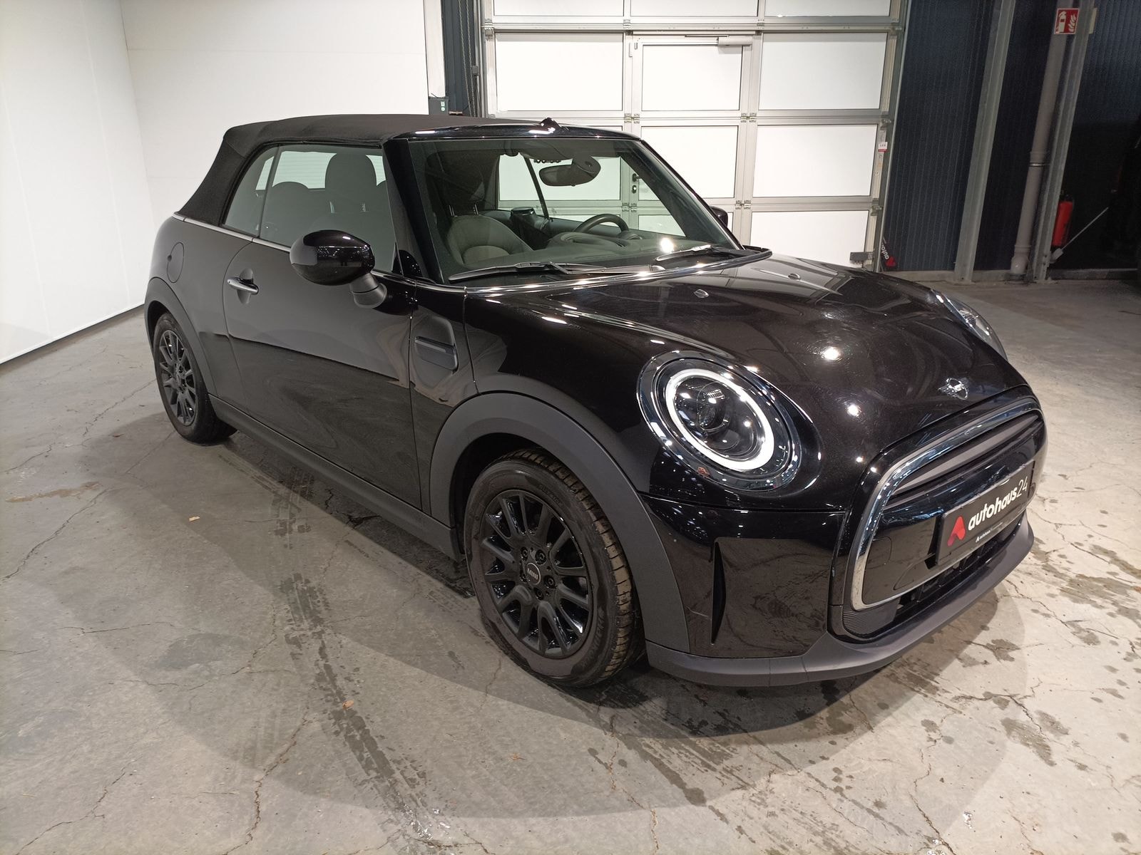 MINI Cabrio Cabrio / Roadster MINI MINI One Cabrio Essential Trim Cabriolet #1