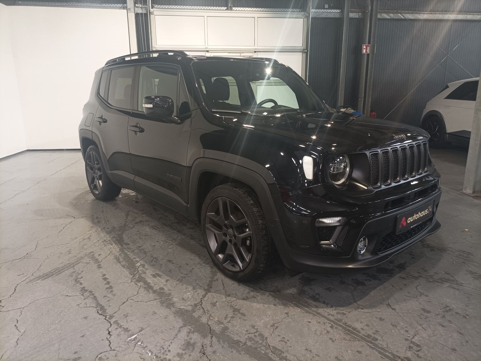 Jeep Renegade SUV / Crossover / Geländewagen JEEP Renegade 1.3l T-GDI I4 S Front DCT Sports Utility Vehicle #1