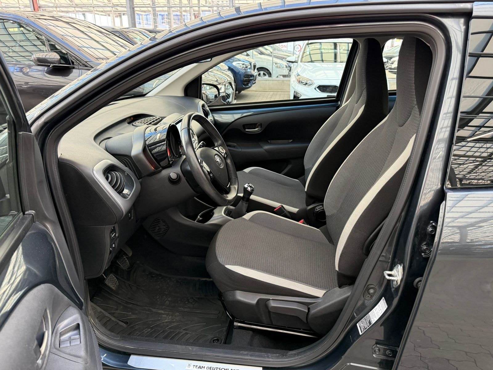 Toyota Aygo Schräghecklimousine Aygo 1.0 Team D #8