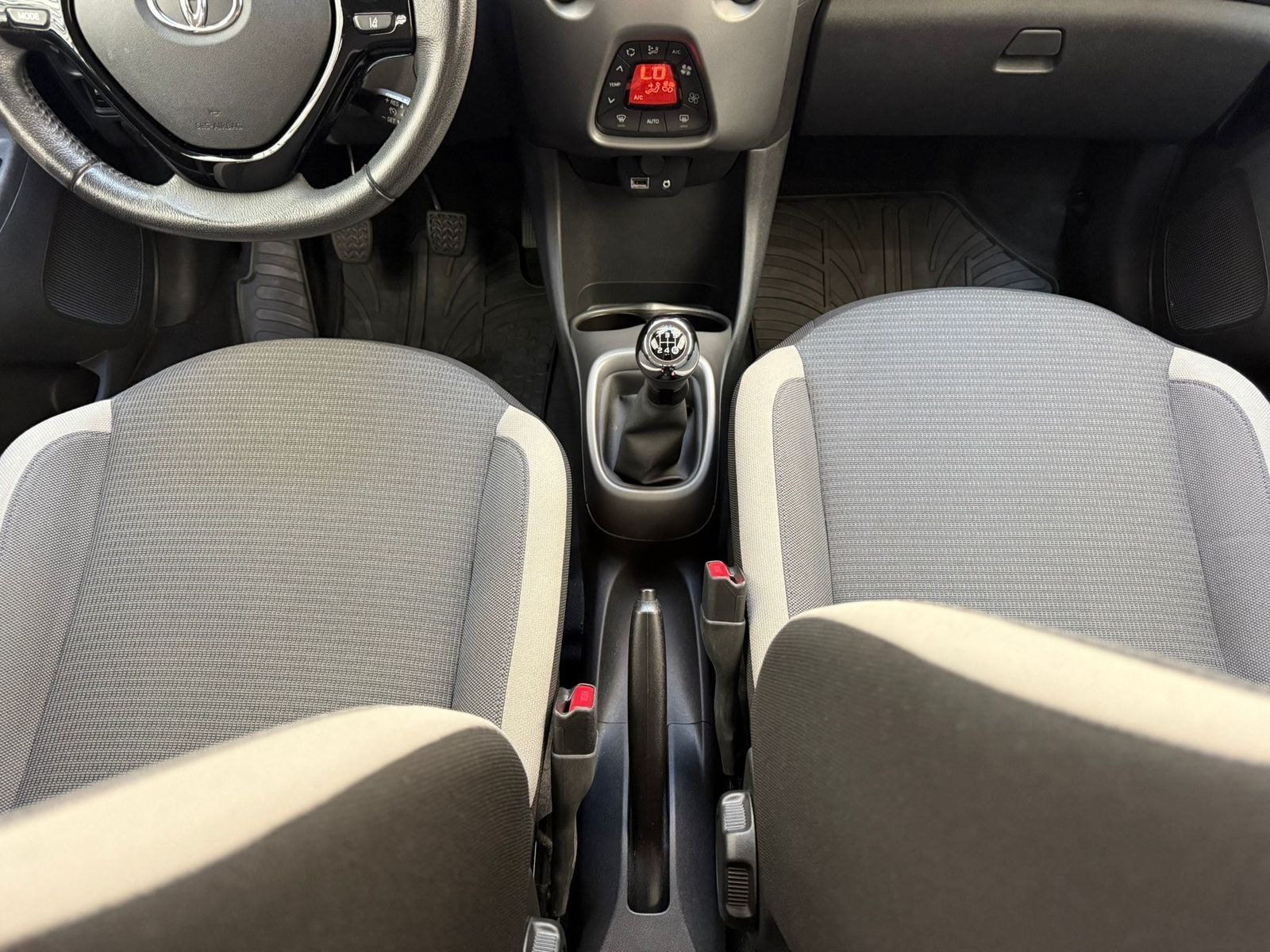 Toyota Aygo Schräghecklimousine Aygo 1.0 Team D #14