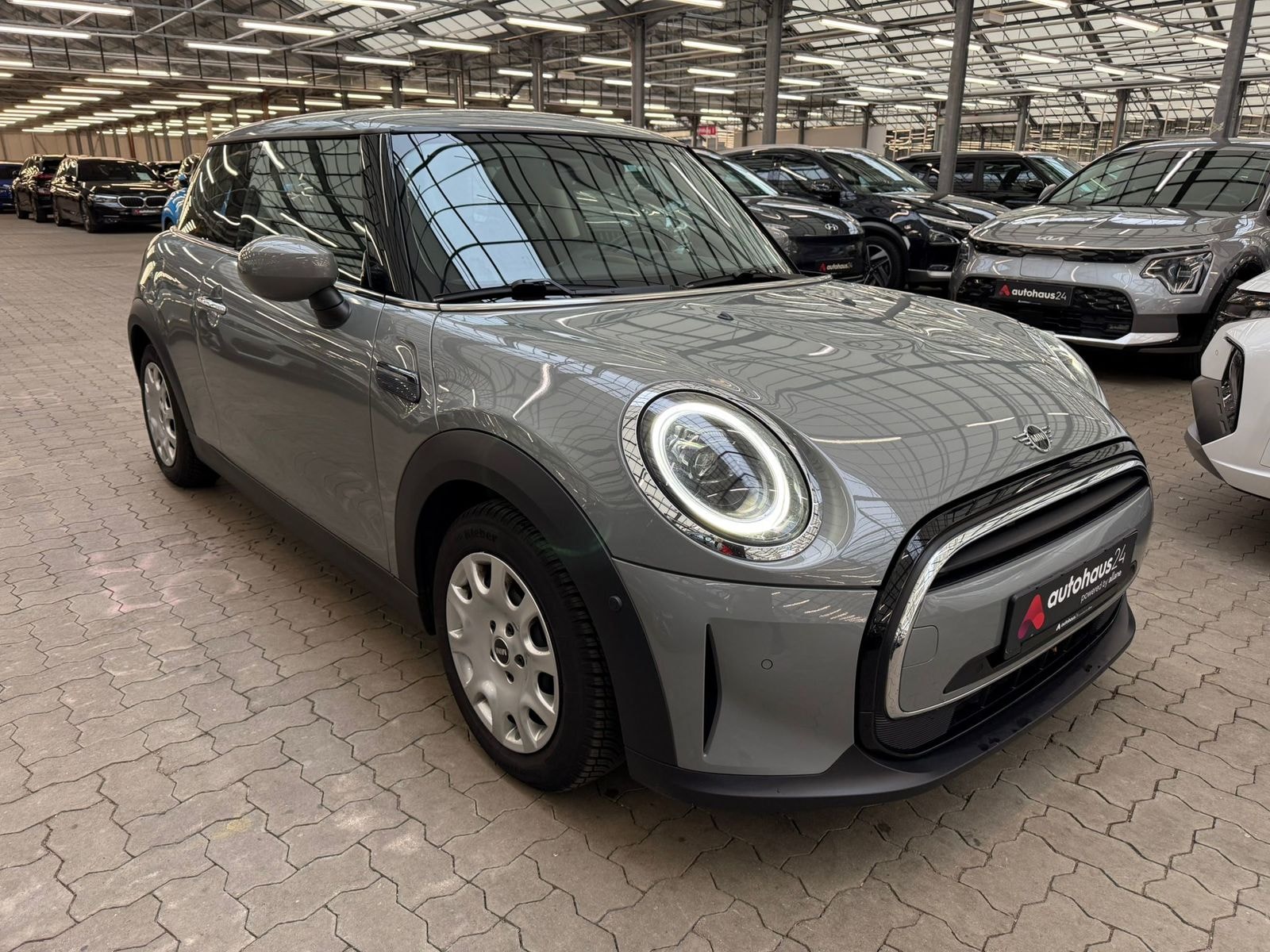 MINI 3-Türer Schräghecklimousine MINI MINI One Essential Trim Schräghecklimousine #1