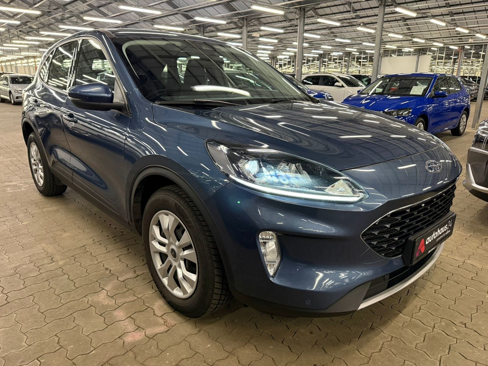 Ford Kuga SUV / Crossover / Geländewagen FORD Kuga 1.5 EcoBlue Cool & Connect Sports Utility Vehicle #1