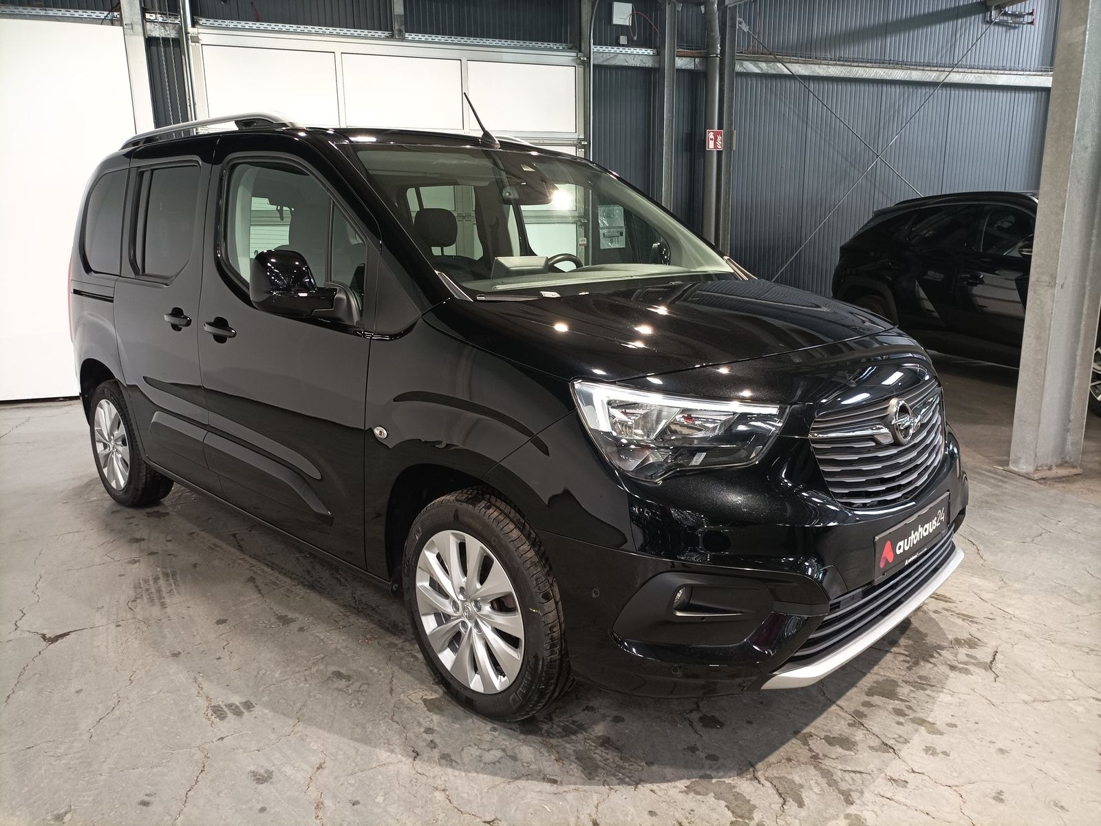 Opel Combo Kleinbus / Van OPEL Combo Life 1.2 Turbo 96kW Ultimate Auto Kompaktvan #1