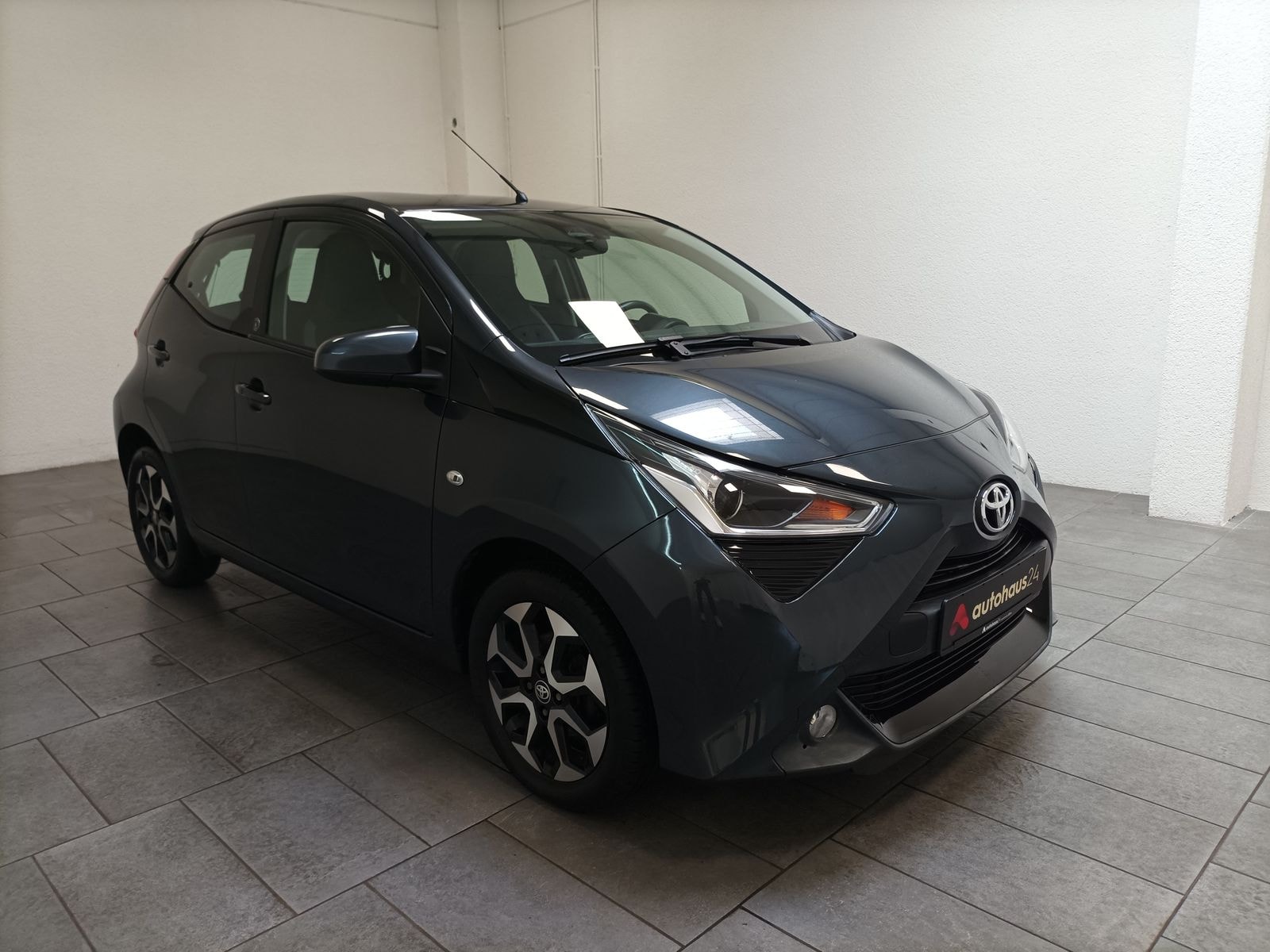 Toyota AYGO Schräghecklimousine TOYOTA AYGO 1,0-l-VVT-i Team Deutschland Kleinstwagen #1