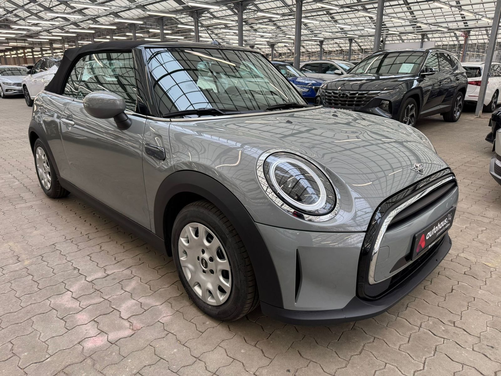 MINI Cabrio Cabrio / Roadster MINI MINI One Cabrio Essential Trim Cabriolet #1