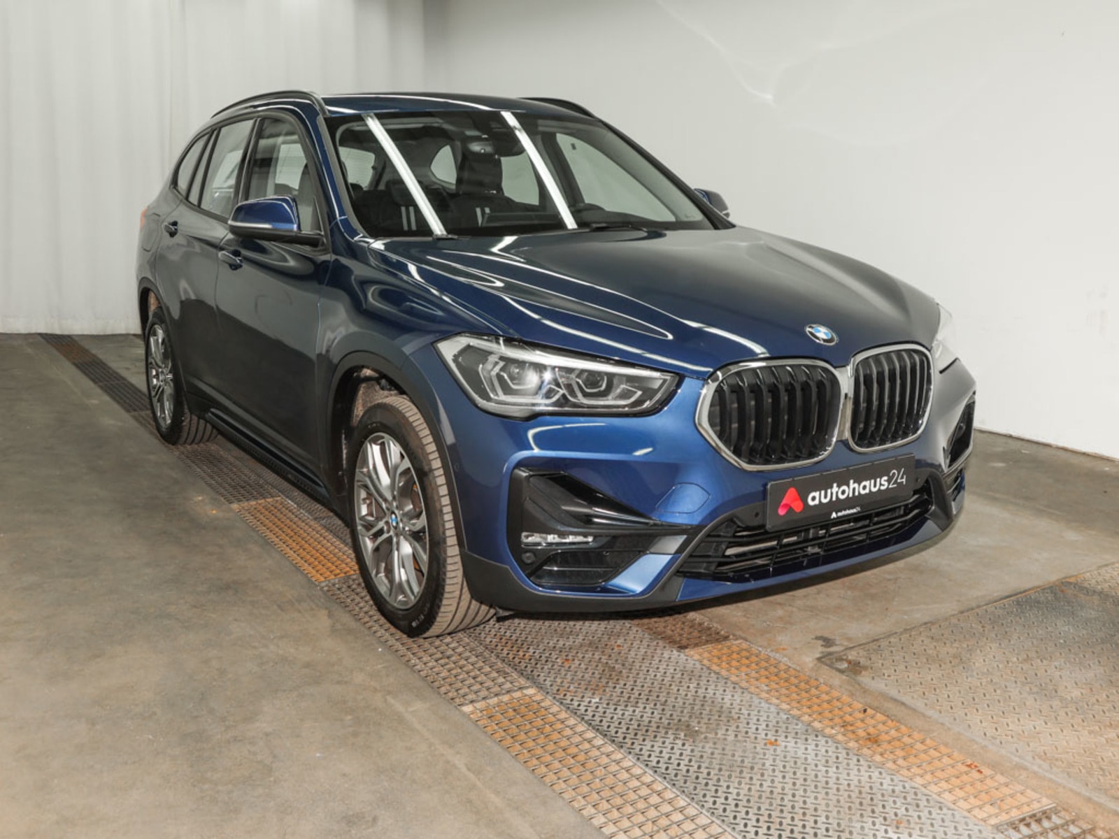 BMW X1 SUV / Crossover / Geländewagen BMW X1 sDrive18d Sport Line Sports Utility Vehicle #1