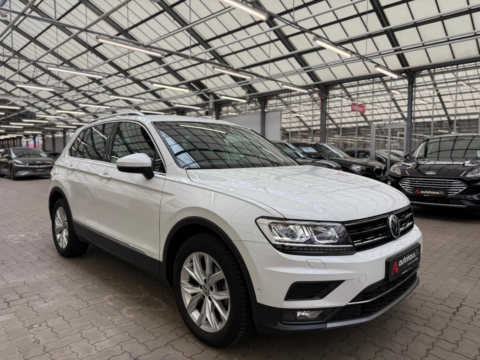 Volkswagen Tiguan SUV / Crossover / Geländewagen VOLKSWAGEN Tiguan 1.5 TSI ACT OPF DSG Highline Sports Utility Vehicle #1