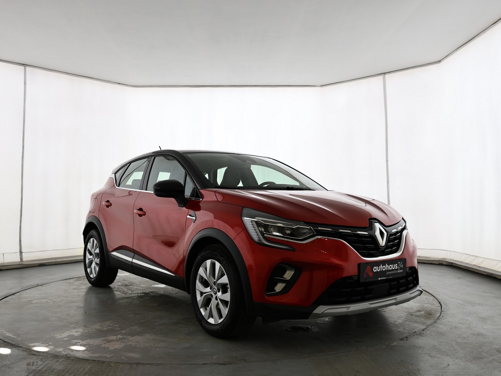 Renault Captur SUV / Crossover / Geländewagen RENAULT Captur TCe 140 EDC Intens Sports Utility Vehicle #1