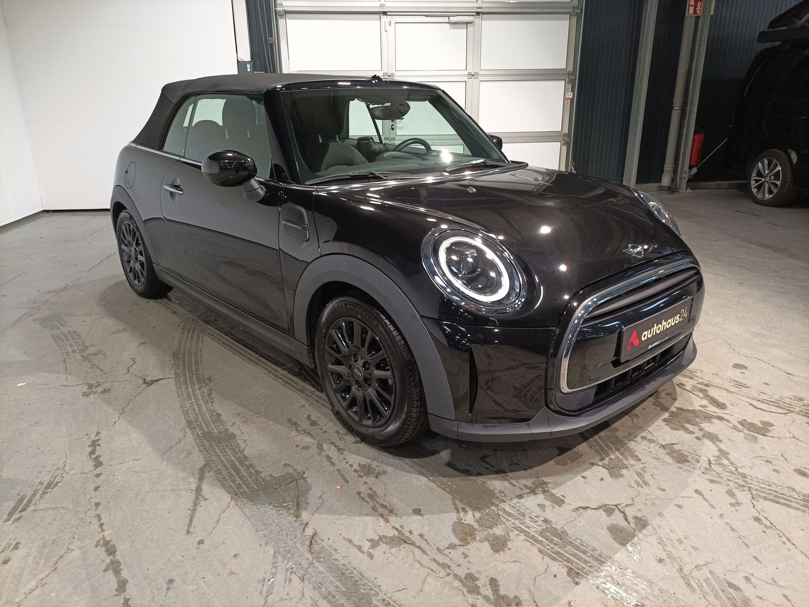 MINI Cabrio Cabrio / Roadster MINI MINI One Cabrio Essential Trim Cabriolet #1