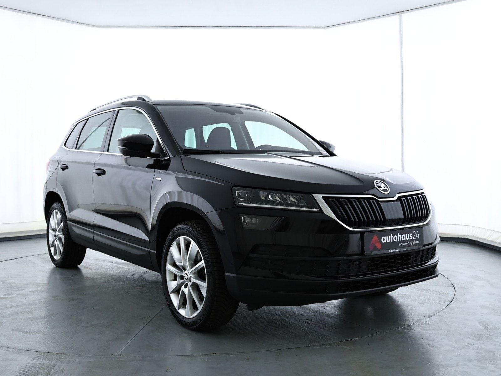 ŠKODA Karoq SUV / Crossover / Geländewagen SKODA Karoq 2.0l TDI CLEVER Sports Utility Vehicle #1