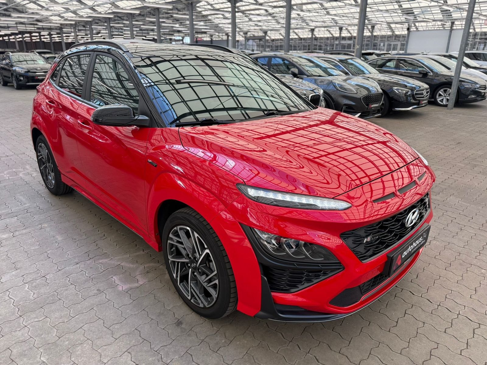Hyundai Kona SUV / Crossover / Geländewagen HYUNDAI Kona 1.6 T-GDI N Line DCT Sports Utility Vehicle #1