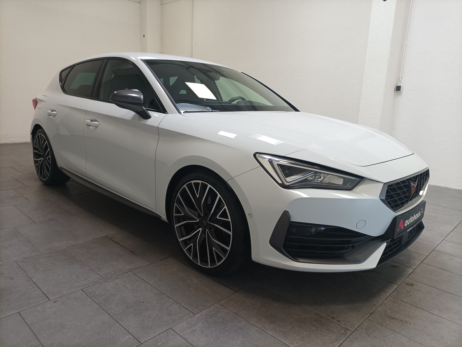 CUPRA Leon Limousine CUPRA Leon 2.0 TSI 221kW VZ DSG Schräghecklimousine #1