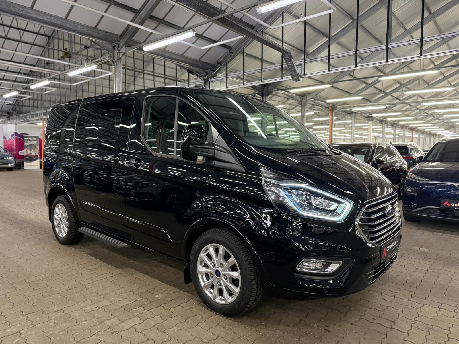 Ford Tourneo Kleinbus / Van FORD Tourneo Custom 320 L1H1 2,0EcoBlue 136kW Titanium Auto Kombi-Lieferwagen #1