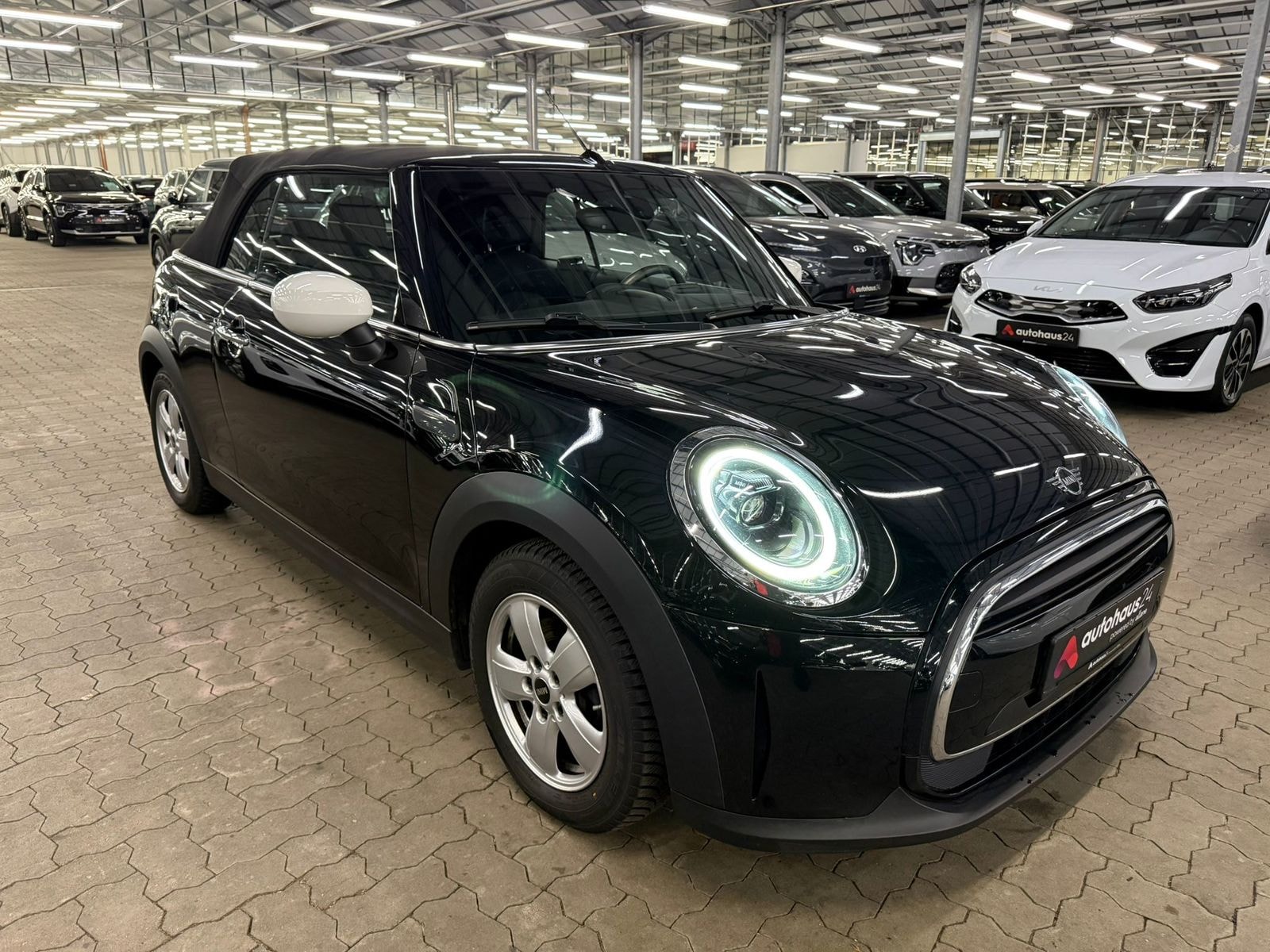 MINI Cabrio Cabrio / Roadster MINI MINI Cooper Cabrio Essential Trim Cabriolet #1